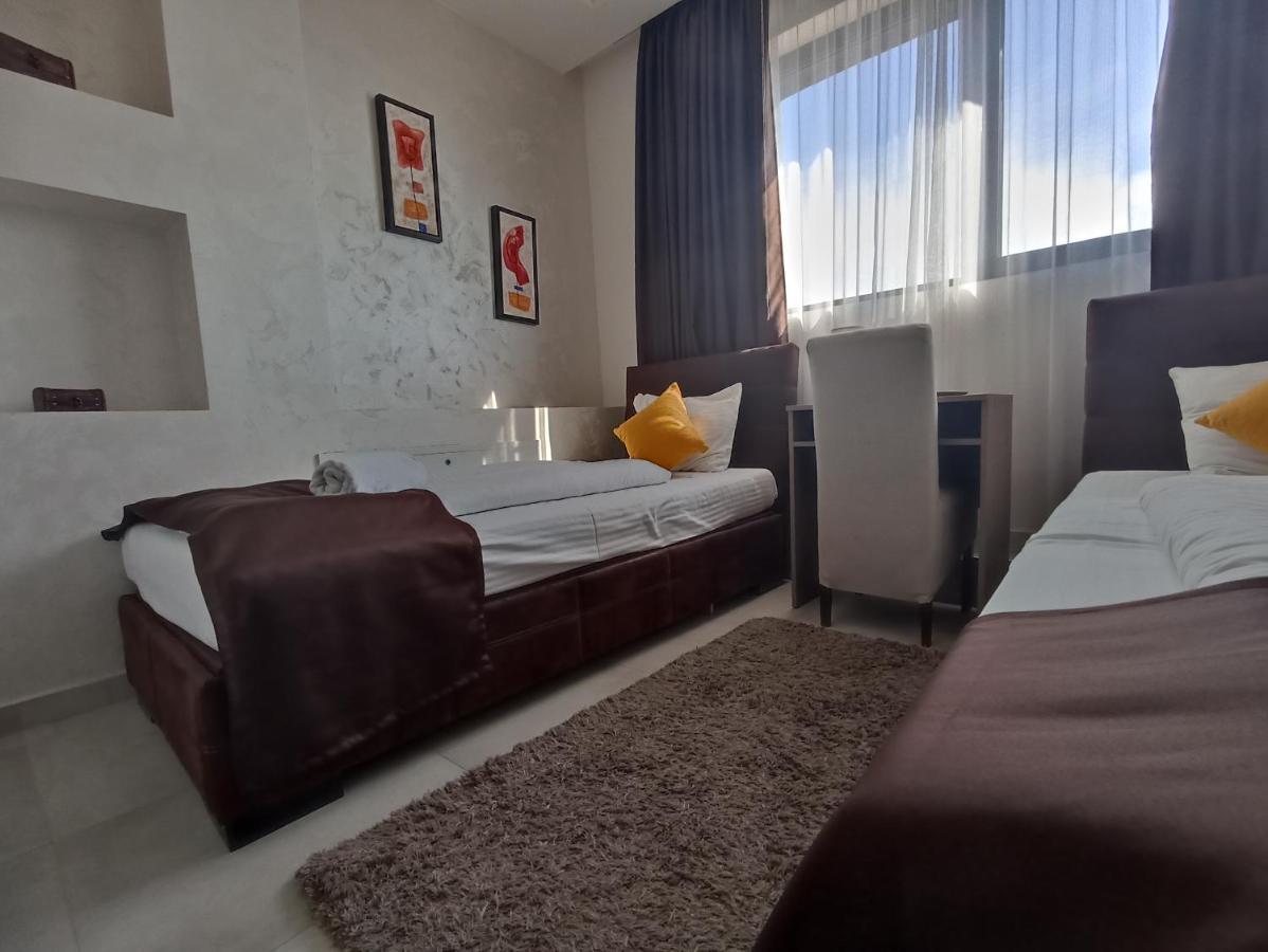 Garnet Hotel & Event Centar Ruma Exterior photo