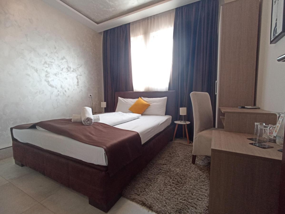 Garnet Hotel & Event Centar Ruma Exterior photo