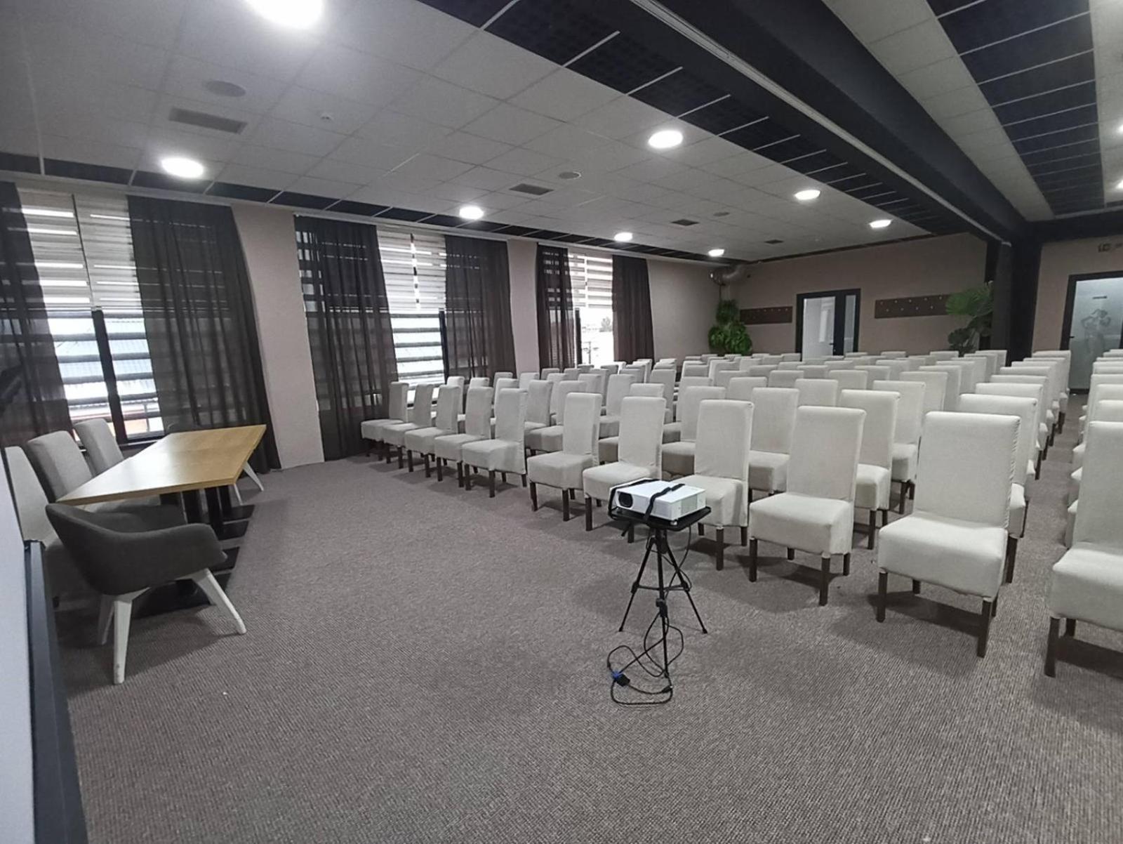 Garnet Hotel & Event Centar Ruma Exterior photo